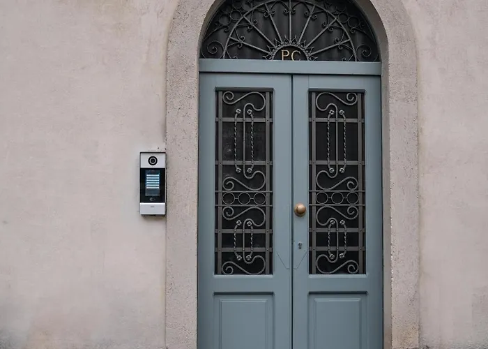 Gli Amori Di Carolina - Palazzo Carolina